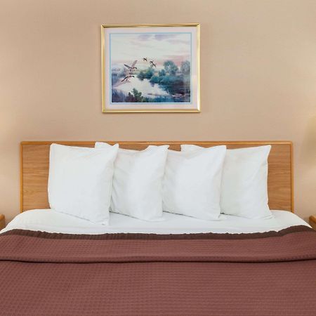 Days Inn By Wyndham Чарльстон Экстерьер фото