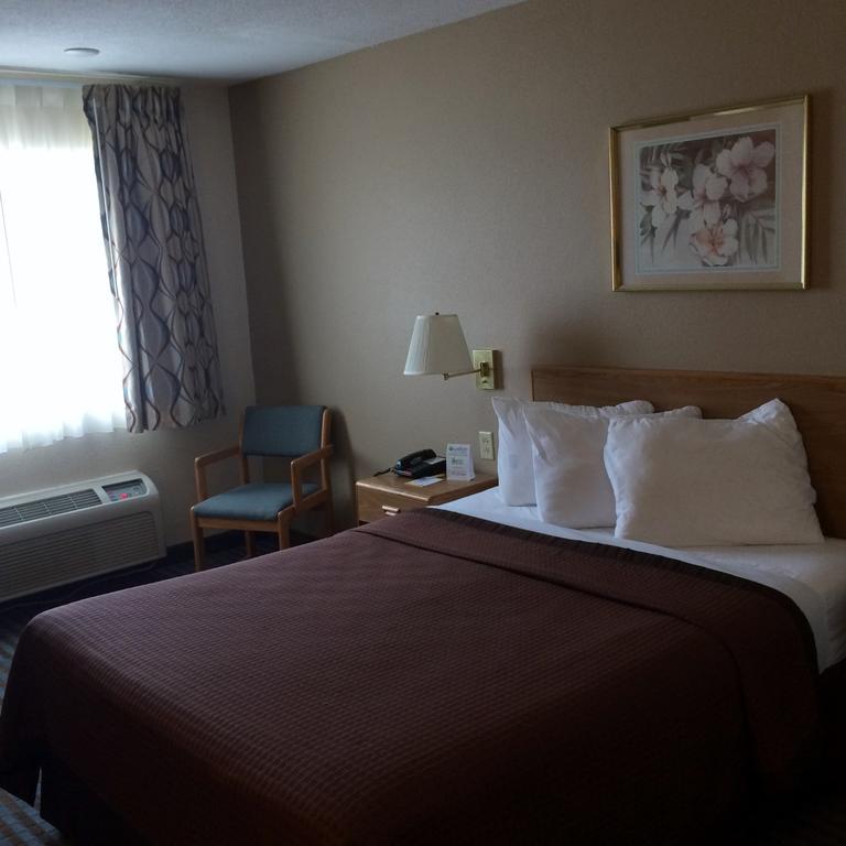 Days Inn By Wyndham Чарльстон Экстерьер фото