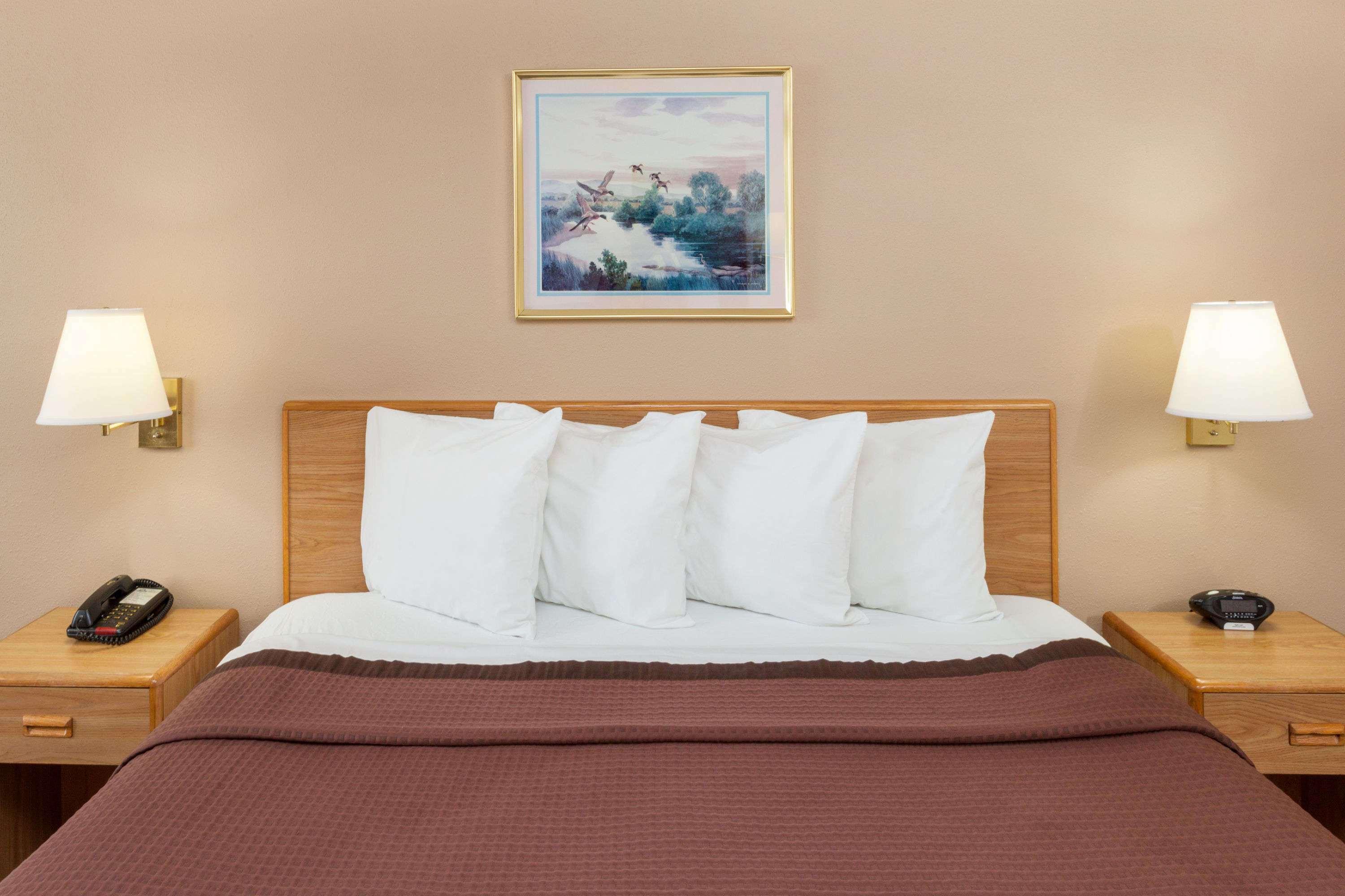 Days Inn By Wyndham Чарльстон Экстерьер фото