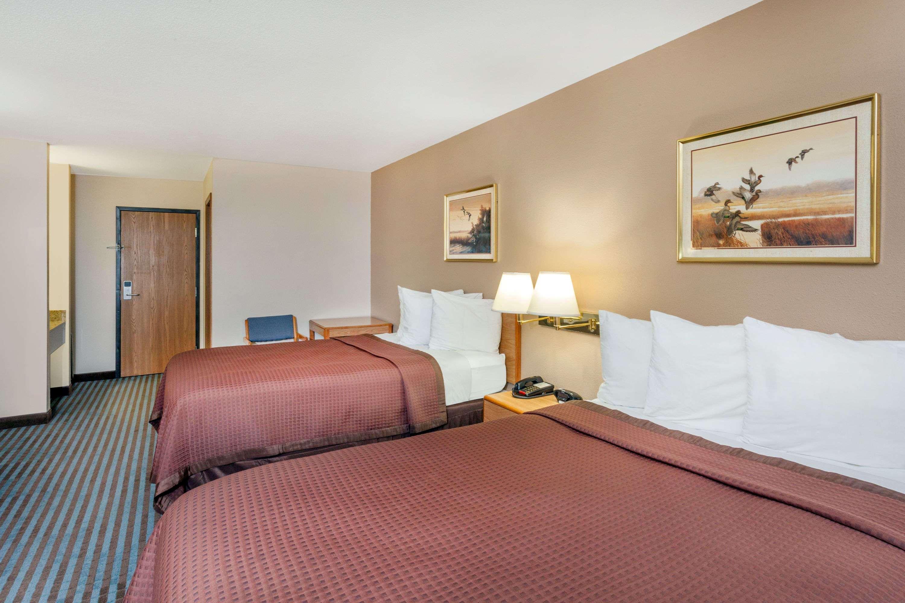 Days Inn By Wyndham Чарльстон Экстерьер фото