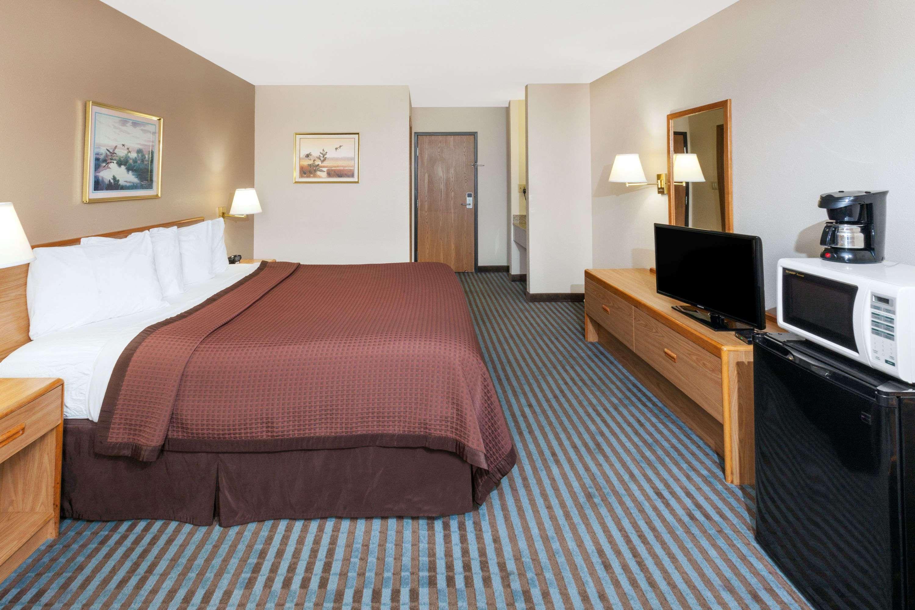 Days Inn By Wyndham Чарльстон Экстерьер фото
