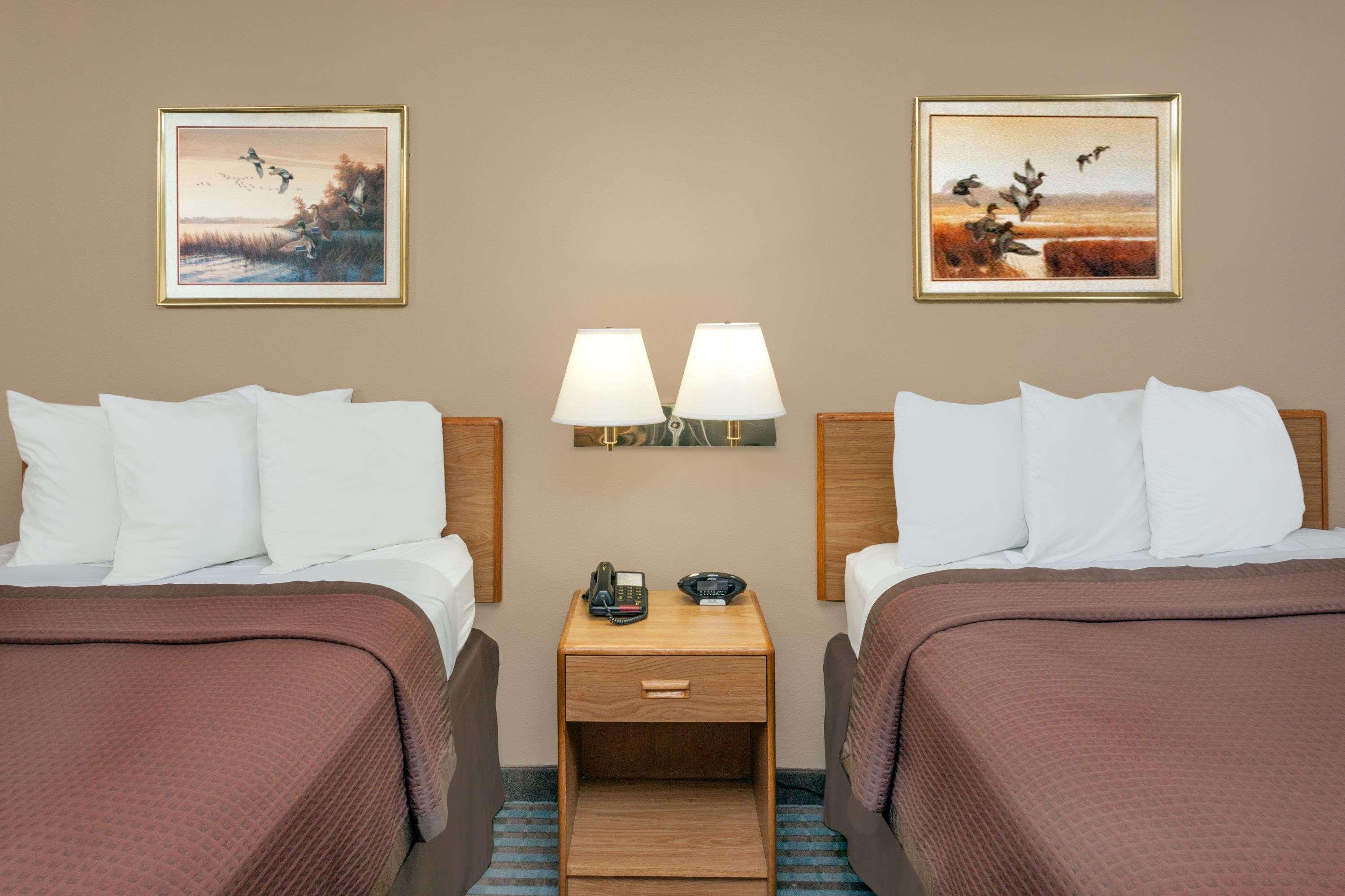 Days Inn By Wyndham Чарльстон Экстерьер фото