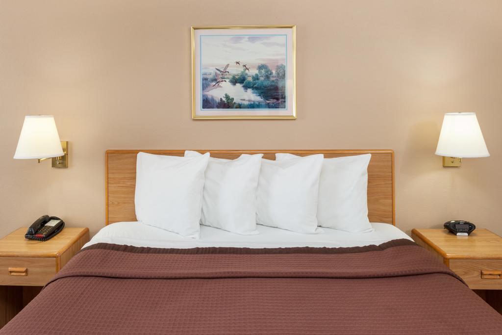Days Inn By Wyndham Чарльстон Экстерьер фото